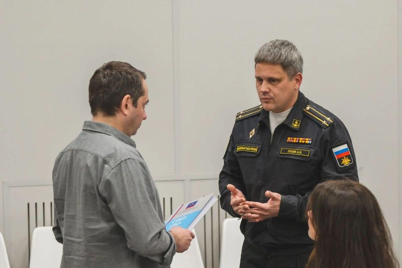 В Заполярье выпустили книгу "Север &mdash; СВОи герои"